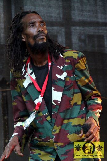 Conrad Crystal (Jam) with Suga Roy and The House Of Riddim Band 19. Reggae Jam Festival - Bersenbrueck 03. August 2013 (10).JPG